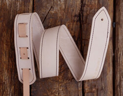 Guitar strap in natural tan